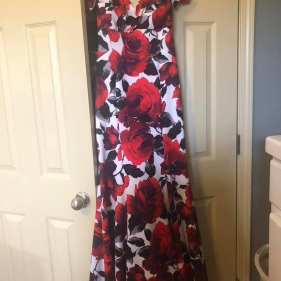 Formal dress - Picture 2 of 4